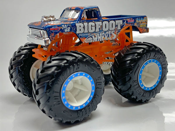 Bigfoot 4X4 HJN91-9993 1:64 Scale HOT WHEELS BIGFOOT® Muddy Version