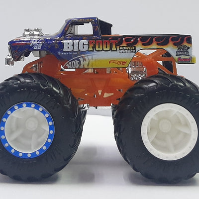 Hot Wheels Big Bite vs. BIGFOOT 2-Pack 1:64 Scale Die-Cast Toy