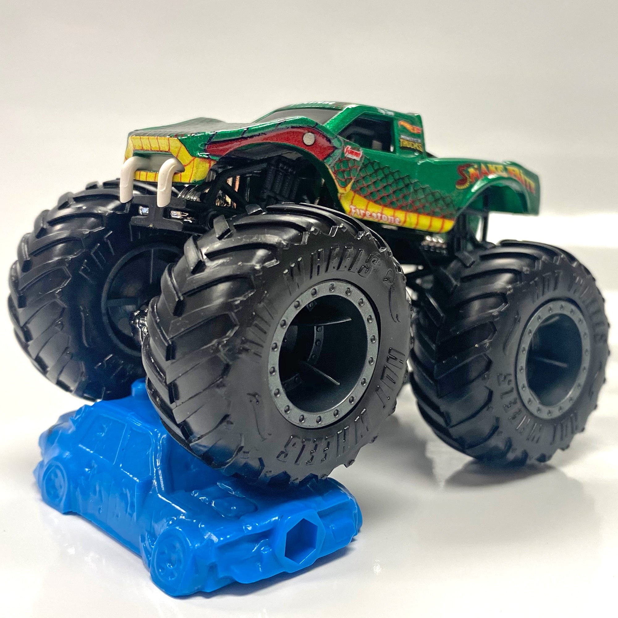 1:64 Scale Green SNAKE BITE Hot Wheels Die-Cat Toy