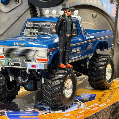 NOT A TOY - 1:18 Greenlight Col. BIGFOOT #1 Die-Cast W/ 2 Figurines